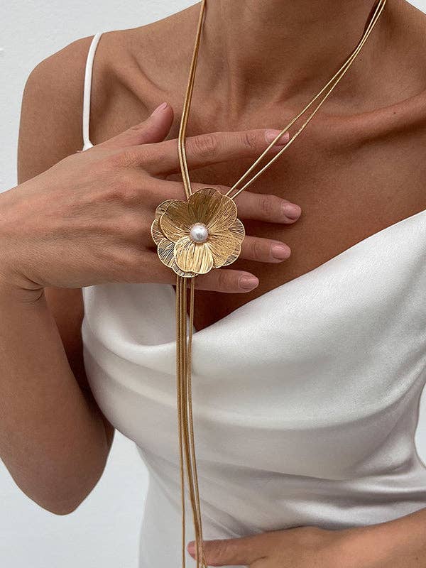 Flower Shape Tasseled Necklaces Accessories: GOLD
