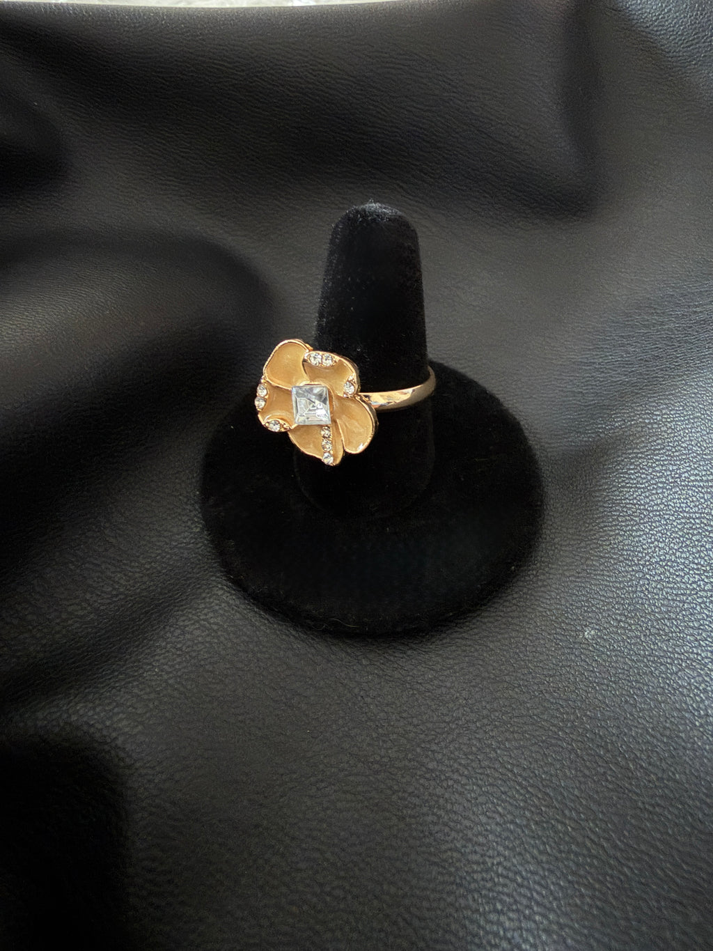 Oil Drop Flower Ring- Natural/Golden
