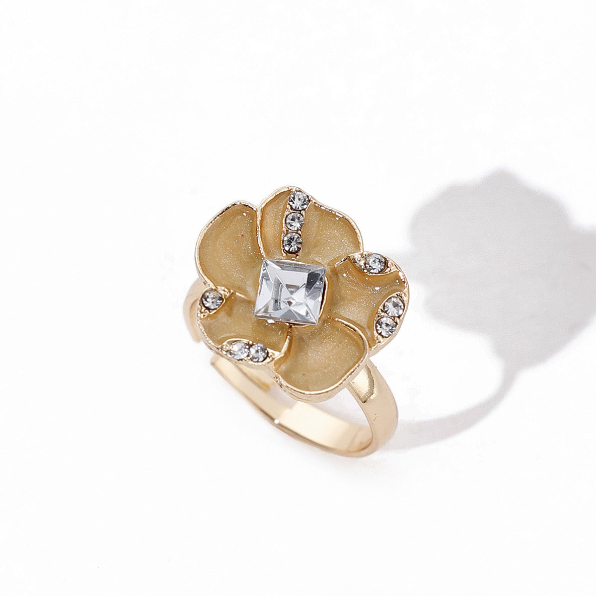 Oil Drop Flower Ring- Natural/Golden